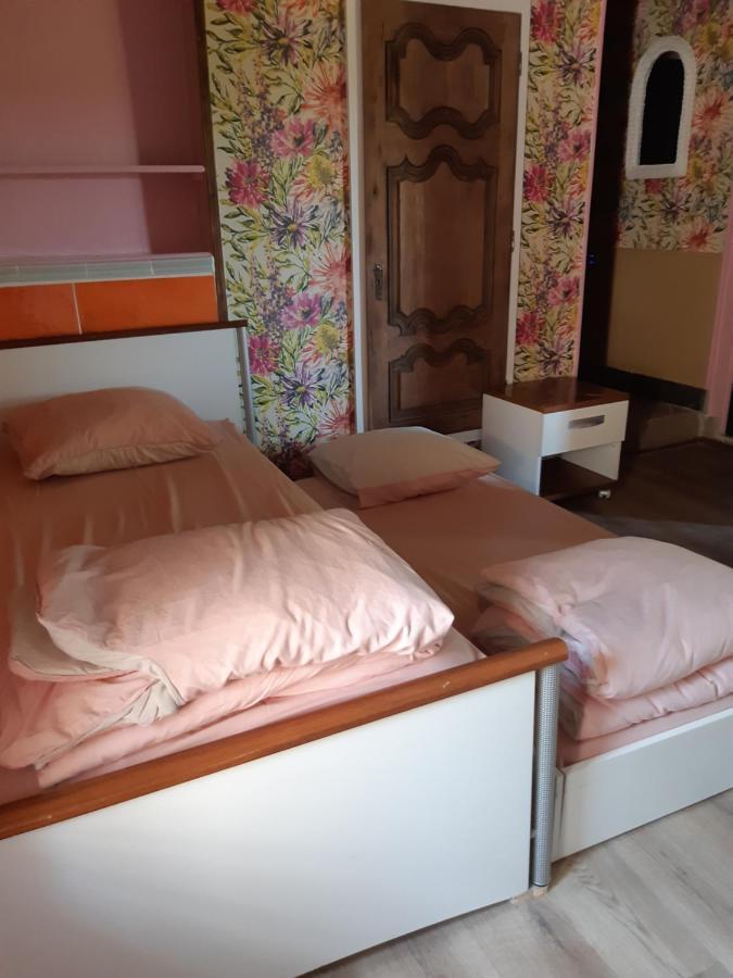 Chambre familiale avec piscine chauffée et jacuzzi Bernadets-Debat Extérieur photo